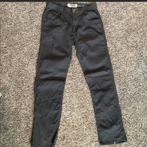 Mountain Khaki Slim Fit. 31x32